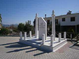 το μνημείο πεσόντων στον Βαθύλακκο Κοζάνης