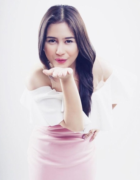 Prilly Latuconsina Artis Indonesia Paling Cantik dan populer 2016