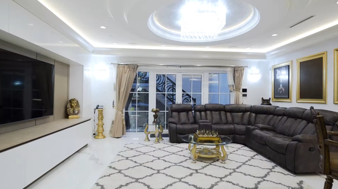 75 Interior Design Photos vs. 1487 Minto Crescent, Vancouver Luxury Mansion Tour