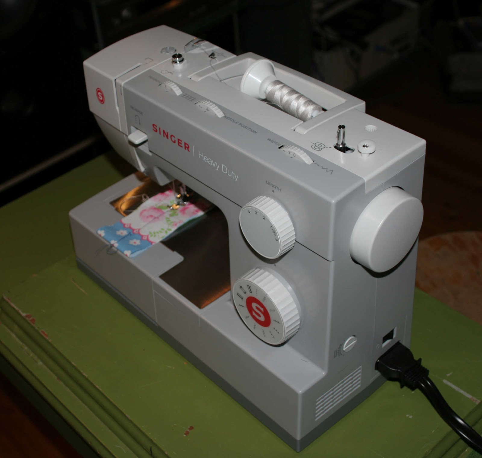 Handmade by Britt: Singer Heavy Duty 4411