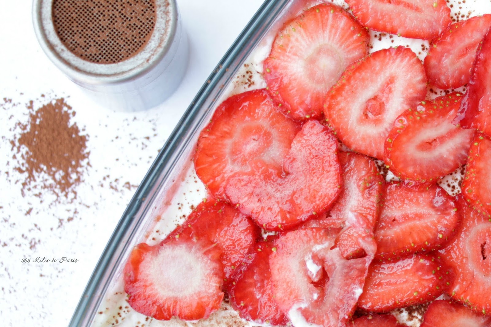 Recept: tiramisu van griekse yoghurt, aardbei en wijn 365 miles ...