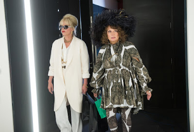 Joanna Lumley and Jennifer Saunders in Absolutely Fabulous: The Movie Image 7