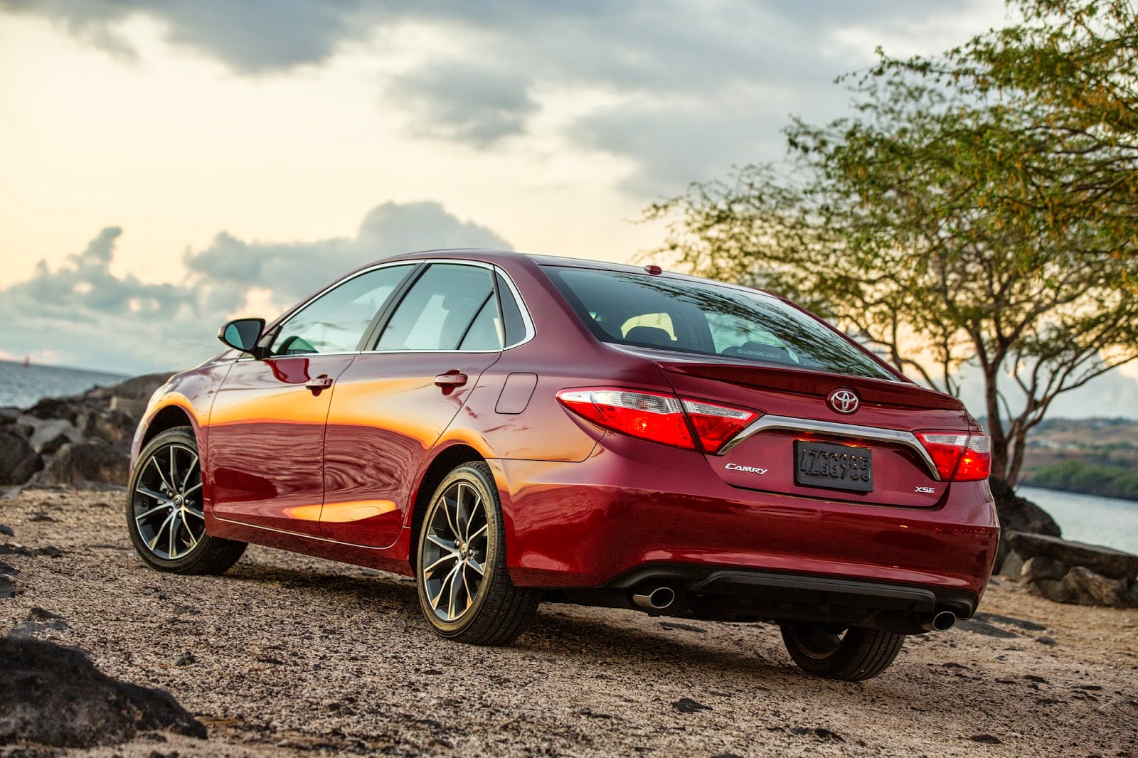 A Tale Of Three Camrys: The 2015 Toyota Camry XLE, XSE and Hybrid SE