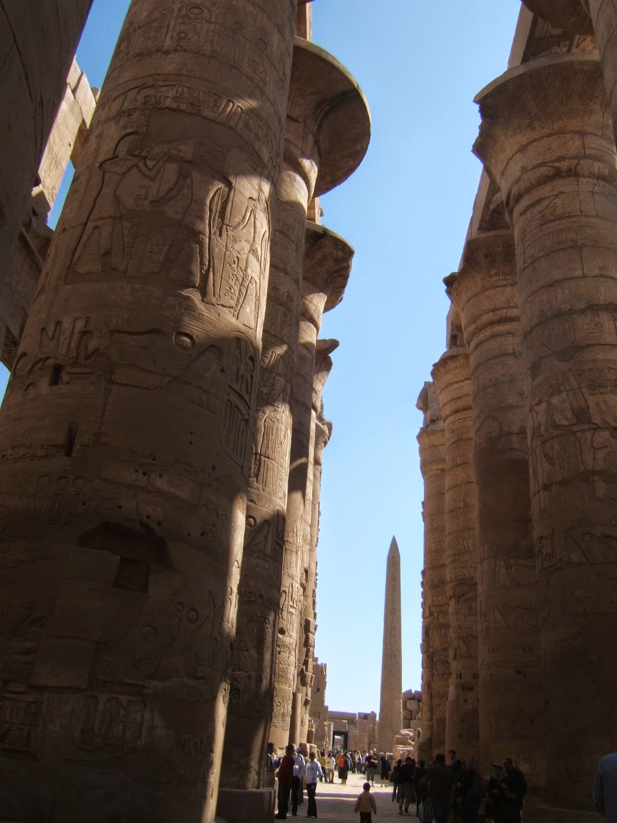 колонны в Луксоре им четыре тысячи лет