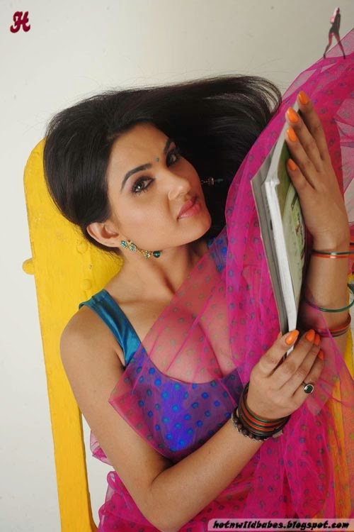 Kavya Singh Exposing Her Hot Cleavage Hot4sure