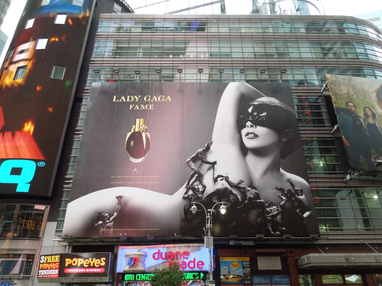 http://4.bp.blogspot.com/-zKbzul9D6wM/UEe9YMtVZZI/AAAAAAAAzTc/IBm-t3N18Hs/s1600/LadyGaga+Fame+fragrance+billboard.jpg