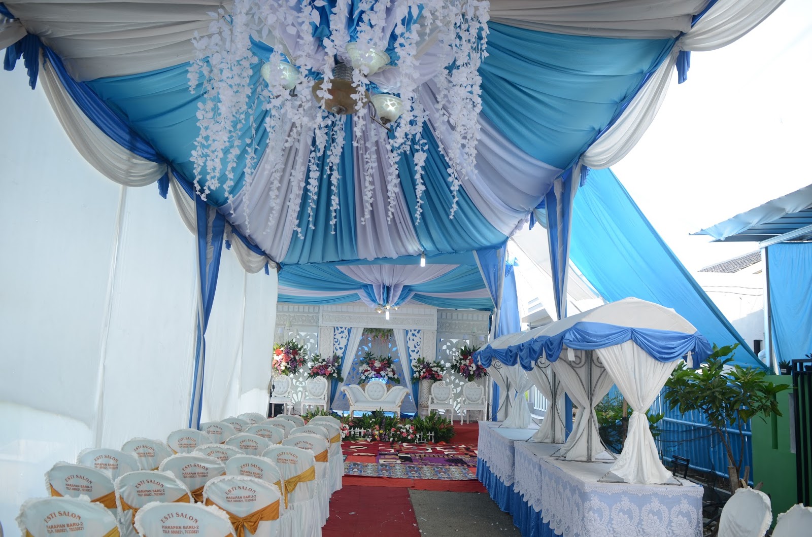 Desain Pernik Pernikahan Dekorasi Pelaminan Biru Silver