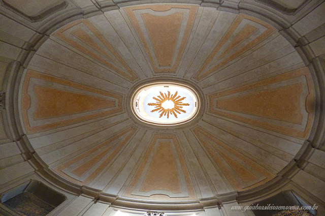 santa cruz jerusalem atrio teto guia portugues roma - A basílica de Santa Cruz em Jerusalém