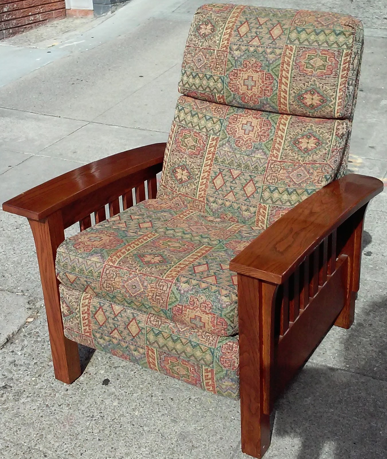 UHURU FURNITURE & COLLECTIBLES SOLD Lane Mission Recliner 170