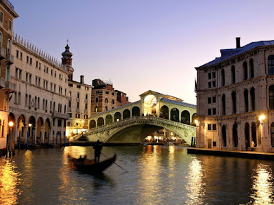 The-Rialto-Bridge-venice-Italy-travel