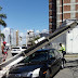 Carro colidiu contra poste na rua da Lagosta em Ponta Negra