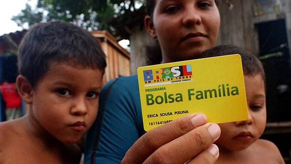 Ministério aponta 1,1 milhão de irregularidades no Bolsa Família. 469 mil benefícios serão cancelados e outros 654 mil, bloqueados. Ministério aponta 1,1 milhão de irregularidades no Bolsa Família. 469 mil benefícios serão cancelados e outros 654 mil, bloqueados.