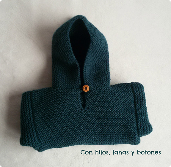 Con hilos, lanas y botones: jersey con capucha para bebé
