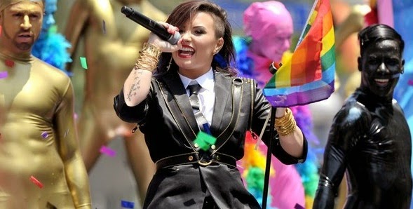 Demi-Lovato-performs-LA-Pride-KCiijdUnar