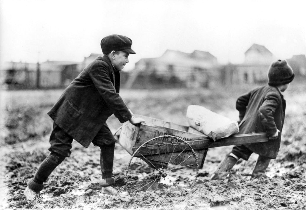 History in Photos Mud