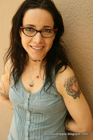 Exclusive Top Pix: Janeane Garofalo Hot Pix