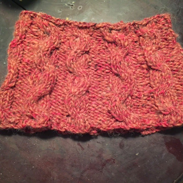 Dena Stoll Designs: Free pattern: Cute Cabled Cowl