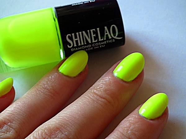 Diamond Cosmetics, 040 Canary Green, Shinelaq, manicure, lakier do paznokci, neon na paznokciach, kanarkowa zieleń