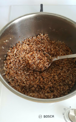 KARABUĞDAYLI SALATA / GREÇKA NEDİR SALATA TARİFLERİ, KARABUĞDAY NEDİR,FAYDALARI NELERDİR, GLÜTENSİZ TARİFLER,ÇÖLYAK