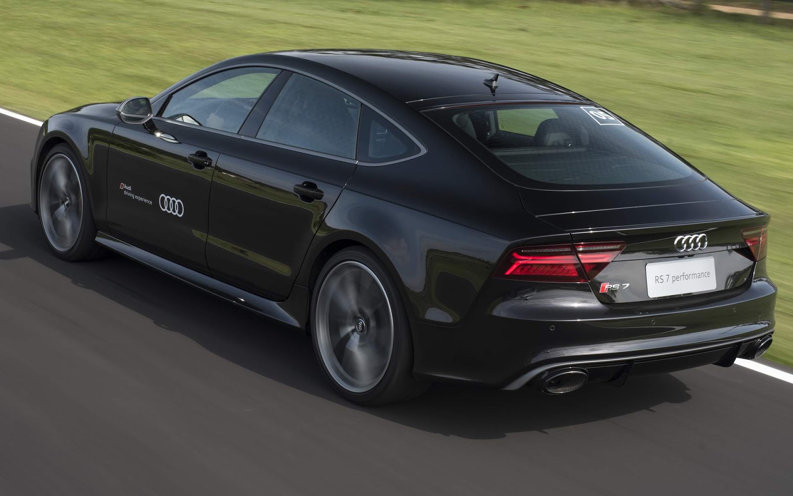 Novo Audi RS 7 acelera como um GT, mas com conforto de sedã executivo