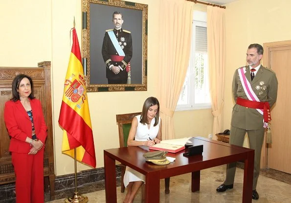 Queen Letizia of Spain wore Felipe Varela dress and Carolina Herrera suede pumps, carried Carolina Herrera bag from Camelot collection