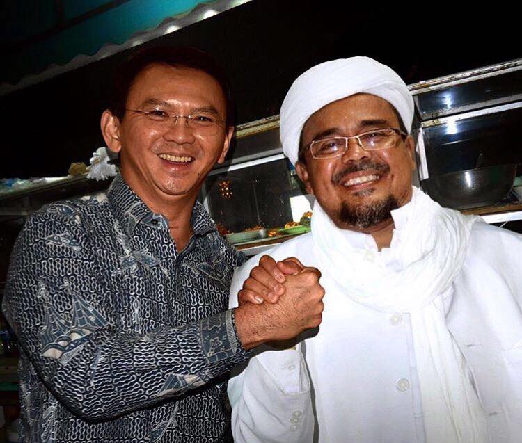 Hasil gambar untuk gambar ahok dengan habib rizieq