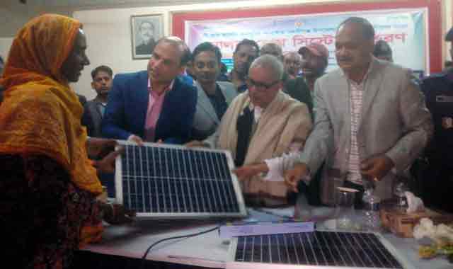 In Bakshiganj, newcomers of the MP's distribution বকশীগঞ্জে নবাগত এমপির সোলার বিতরণ ও মতবিনিময় সভা অনুষ্ঠিত