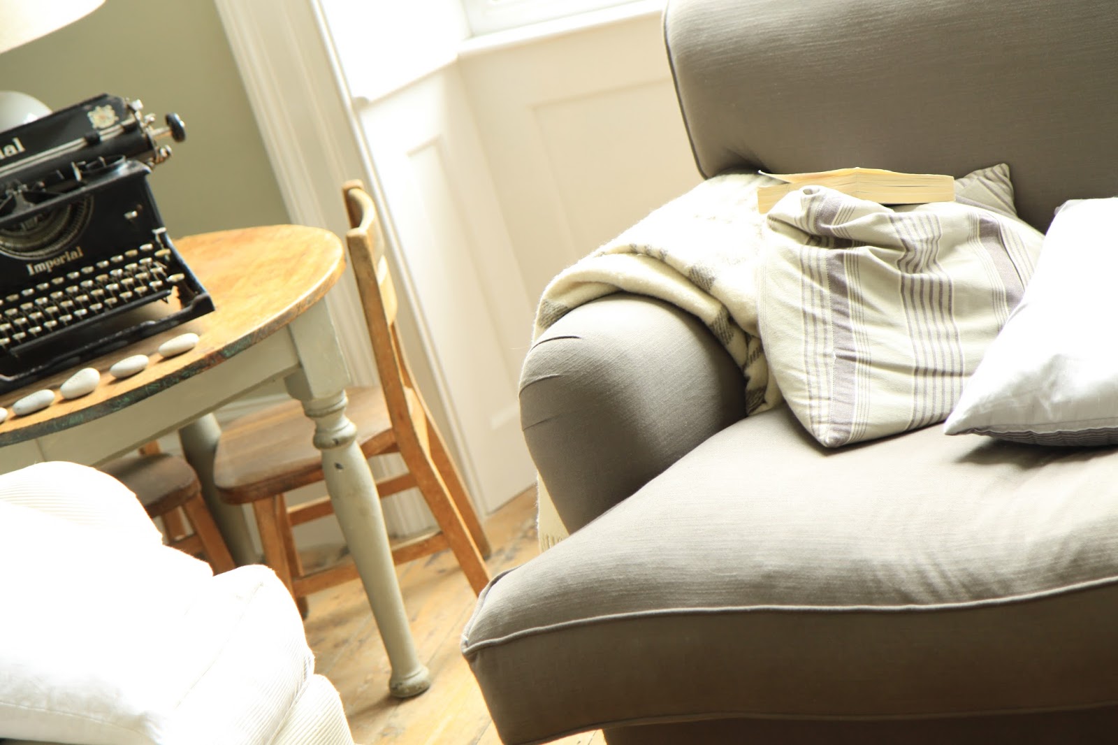 Modern Country Style The Best Filling For The Plumpest Sofa Cushions!