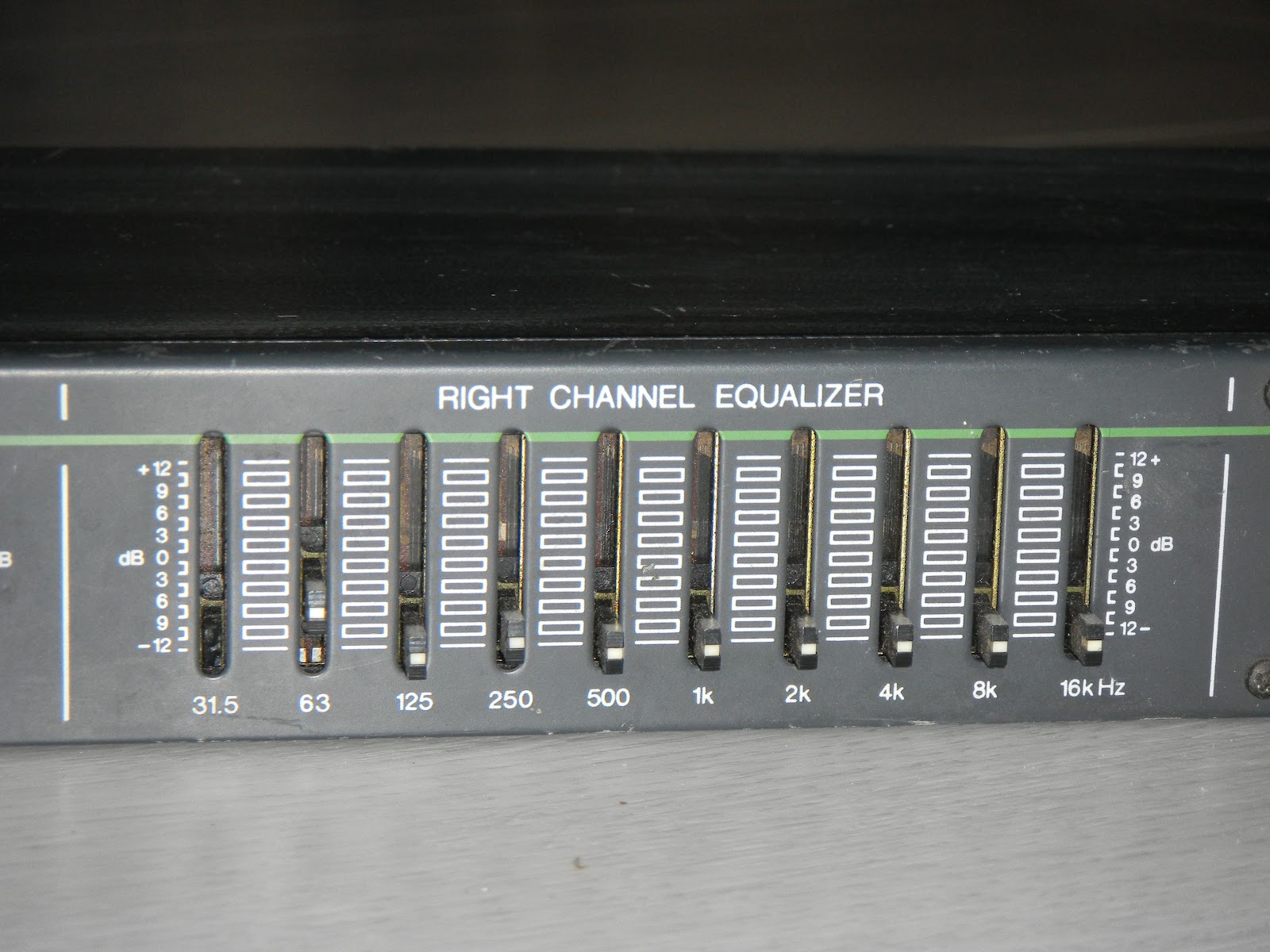 Infrequent Sound [sex.tex] technology Ecler QEM 102 constant Q