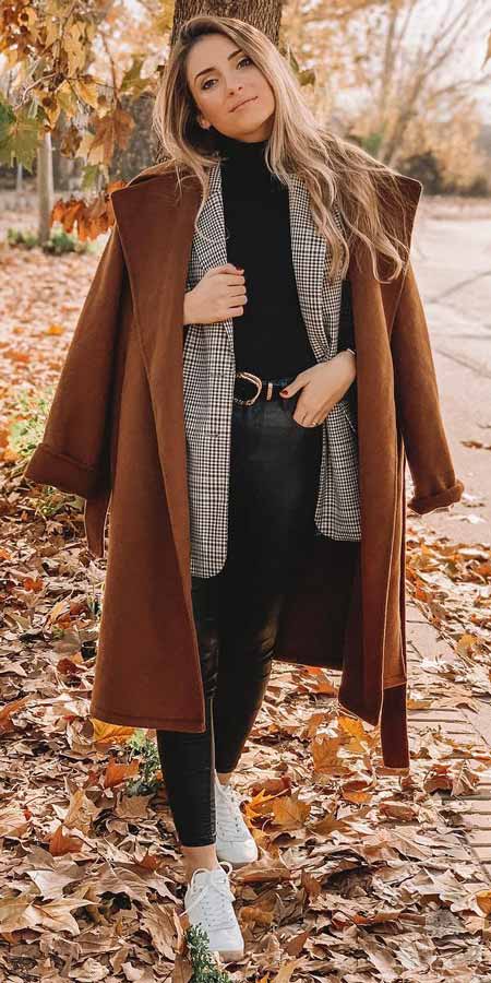 Searching for coats for winter? Find womens fall coat + winter outfits coat + coat style. | 35+ Cute Coat Outfits for Every Day of the Month. Winter Coats Women via higiggle.com #coats #winteroutfits #winterstyle #fashion