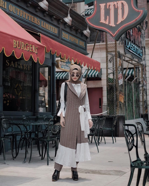 OOTD Baju Hijab Kekinian Ala Selebgram 2018 Tas sling shoulder satchel tote clutch bags high heels wedges ciput rajut ninja kacamata bulat hitam pashmina long outer cardigan celana pallazo cullotes coklat tua choco late mauve top kemeja putih outfit ootd selebgram 2018 OOTD Baju Hijab Kekinian Ala Selebgram 2018 Tas sling shoulder satchel tote clutch bags high heels wedges ciput rajut ninja kacamata bulat hitam pashmina long outer cardigan celana pallazo cullotes coklat tua choco late mauve top kemeja putih outfit ootd selebgram 2018