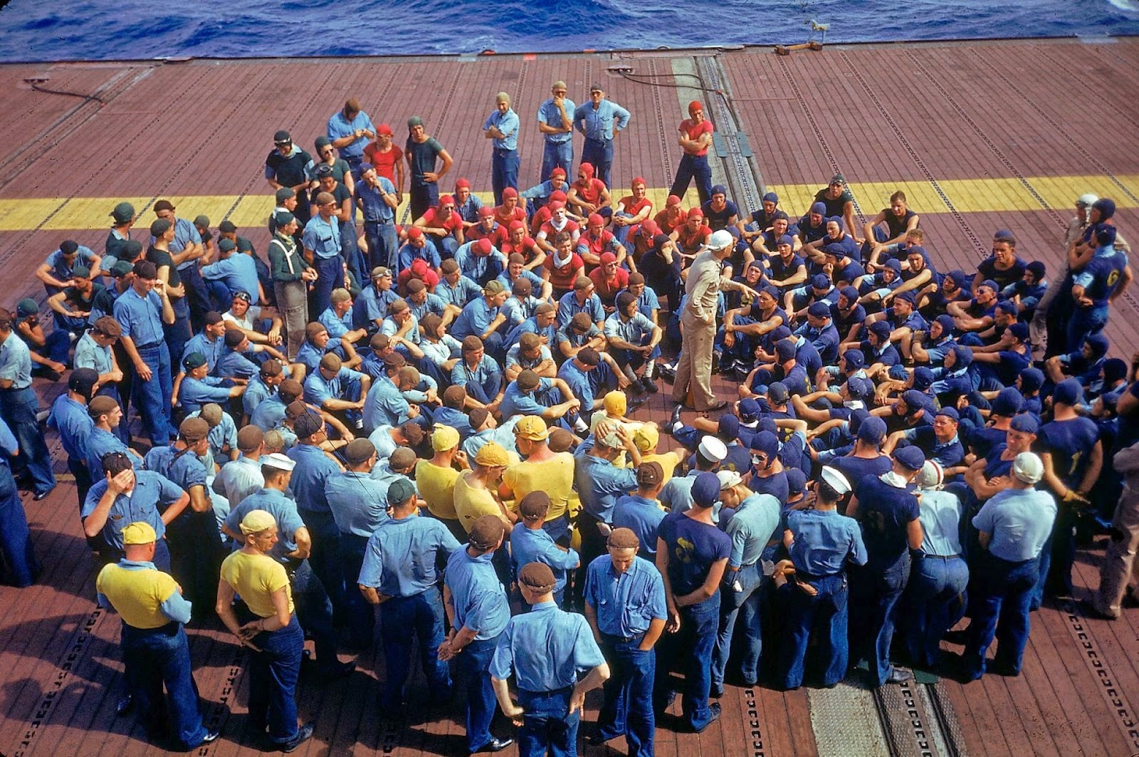 http://4.bp.blogspot.com/-zQ3Qh7uERzk/VLabyuhVR6I/AAAAAAABOL0/34bmDSpPg2Q/s1600/Rare+Color+Photographs+from+World+War+II+(26).jpg