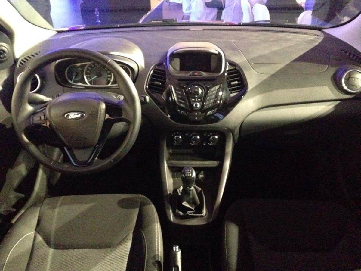 Novo Ford KA+ 2015 (Sedan) - interior - painel