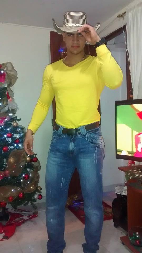 Hot Guys_ In Jeans.. Hispanic Studs _In....Jeans