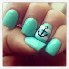 Quiero Más Diseño: Uñas Decoradas Con Diferentes Tonos De Color Verde.