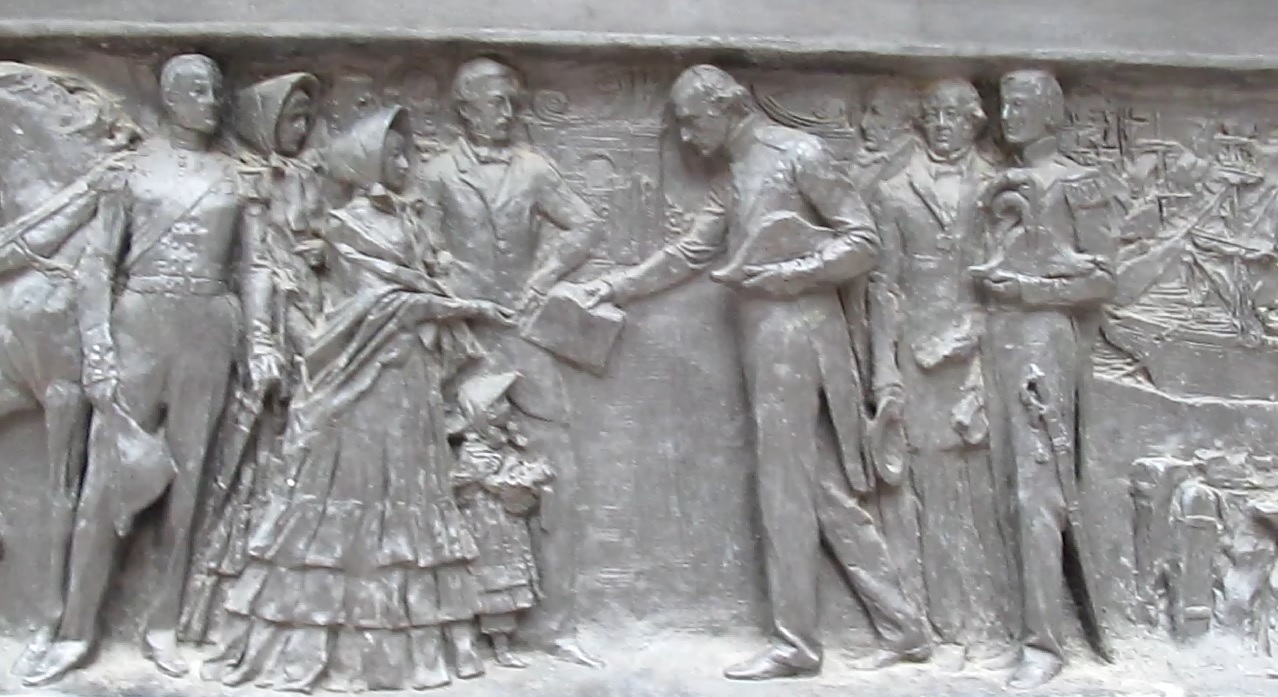 Dundee Photos City of Discovery Queen Victoria Statue Albert Square