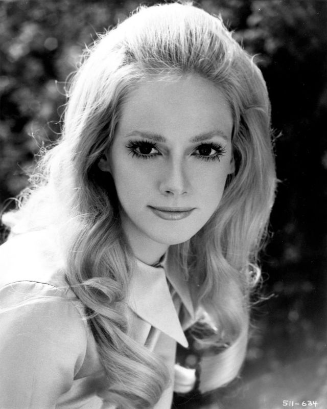 30 Vintage Photos of a Young and Beautiful Sondra Locke, Clint Eastwood ...