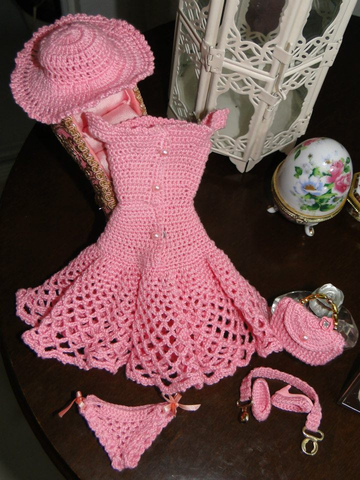 Crochê Barbie - Vestido Retrô de Crochê Para Barbie Por Pecunia Milliom 