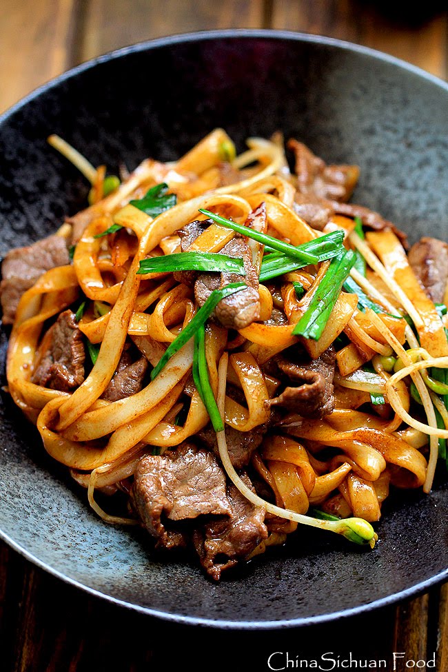 Prince Sam Beef Chow Fun(PanFried Rice Noodles) // China Sichuan Food