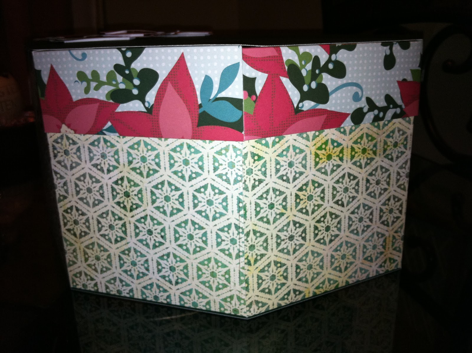 Creative Scrapbooking Divas: Octagon Christmas Gift Boxes