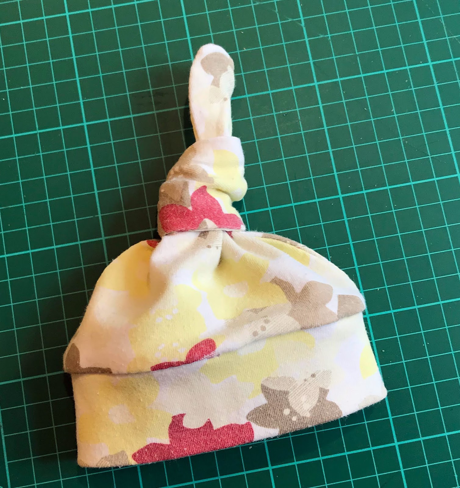 New Grandma Wants to Sew! Premature baby hat free PDF