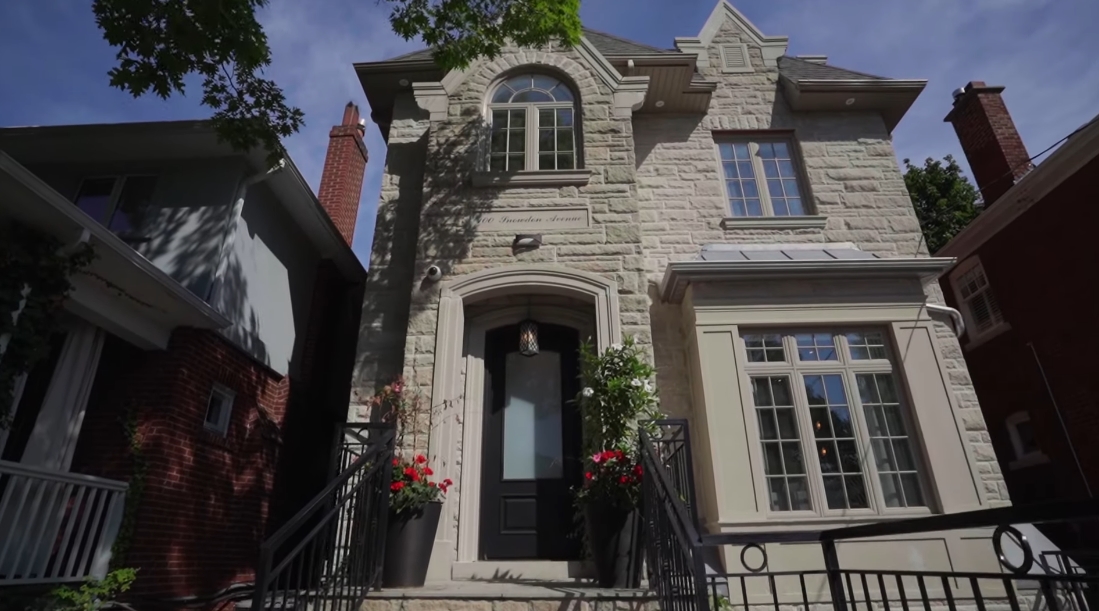 Tour 100 Snowdon Ave, Toronto vs. 43 Interior Design Photos