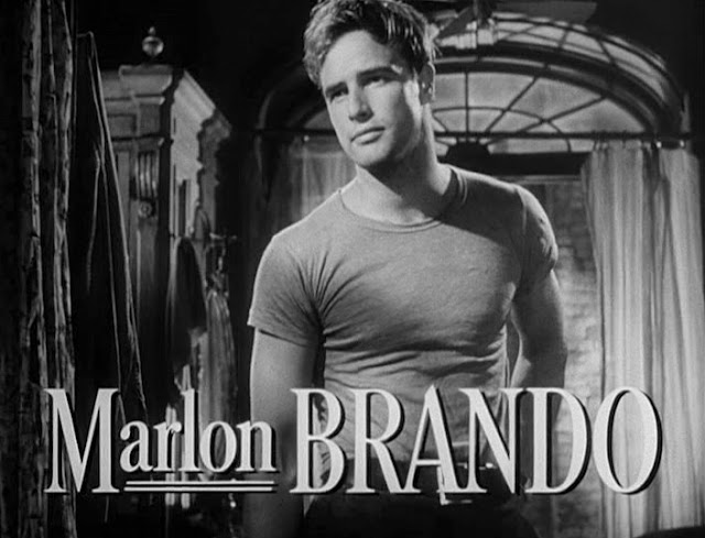 Marlon Brando, pemeran Stanley Kowalsky dalam pentas teater A Street Named Desire Marlon Brando, pemeran Stanley Kowalsky dalam pentas teater A Street Named Desire