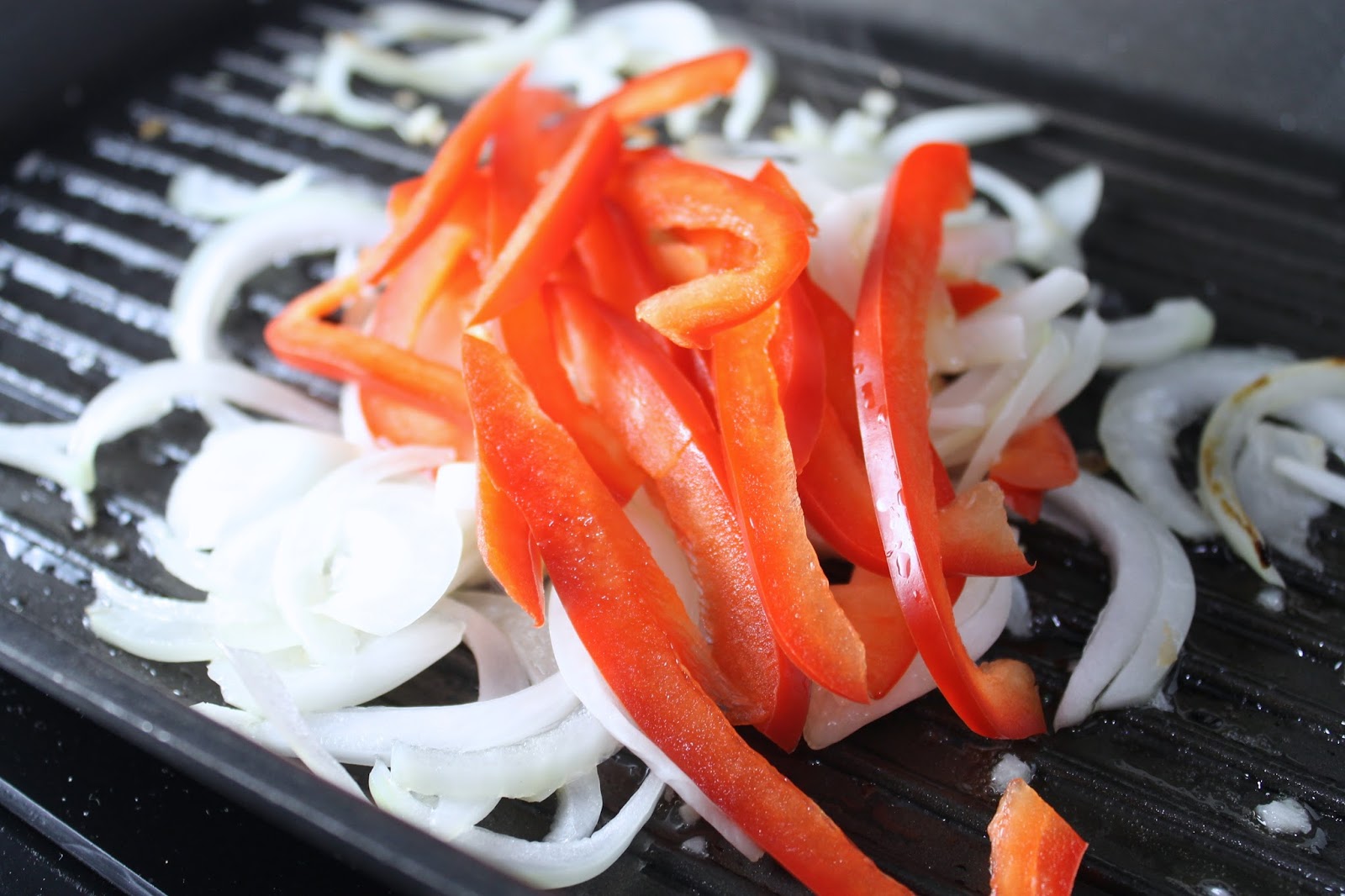 Savoir Faire Sándwich de bistec salteado