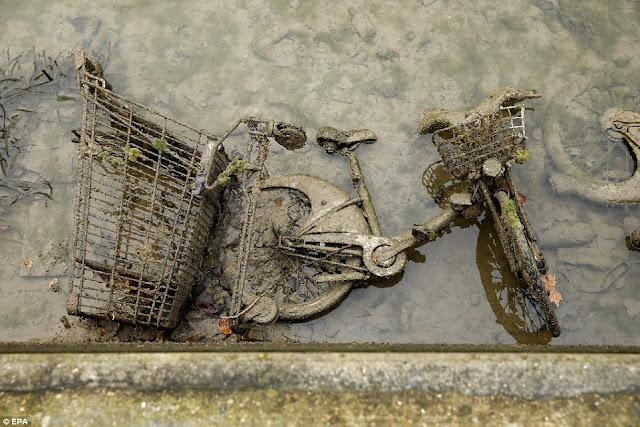 Canal Saint-Martin in Paris was Cleaned and Drained After 15 Years and Citizens Were Shocked With What They Saw!