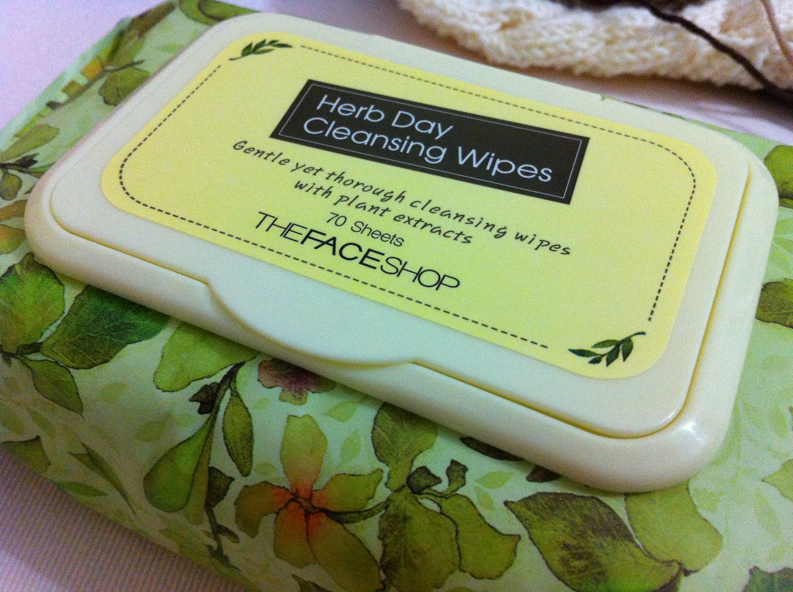 Covered in Stardust: The FaceShop Herb Day Cleansing Wipes