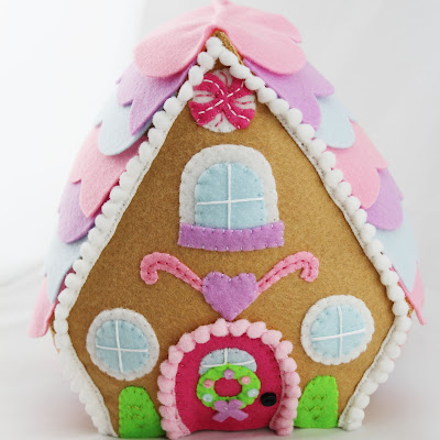 The Sassy Pack Rat: Felt Gingerbread House Finished