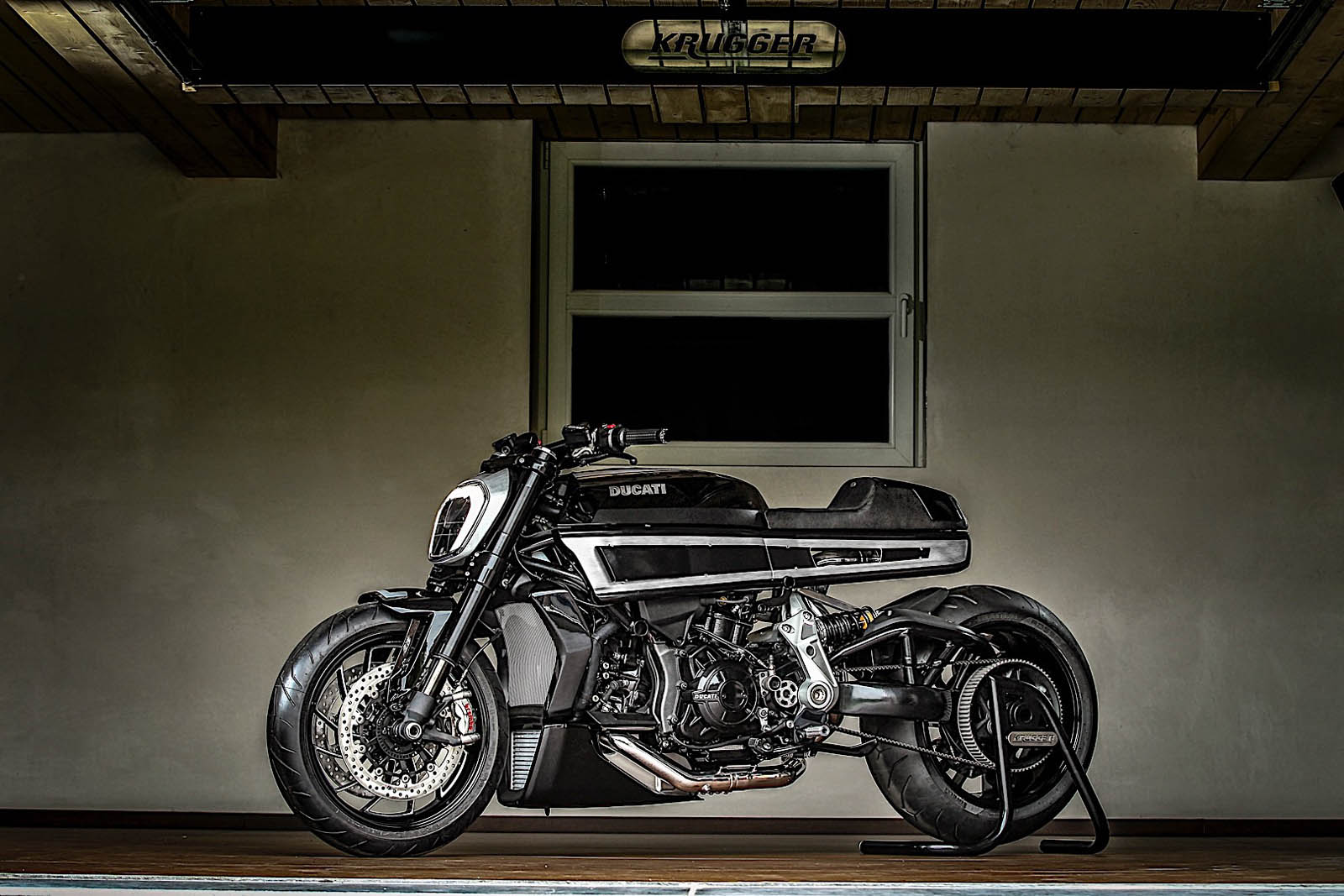 custom xdiavel