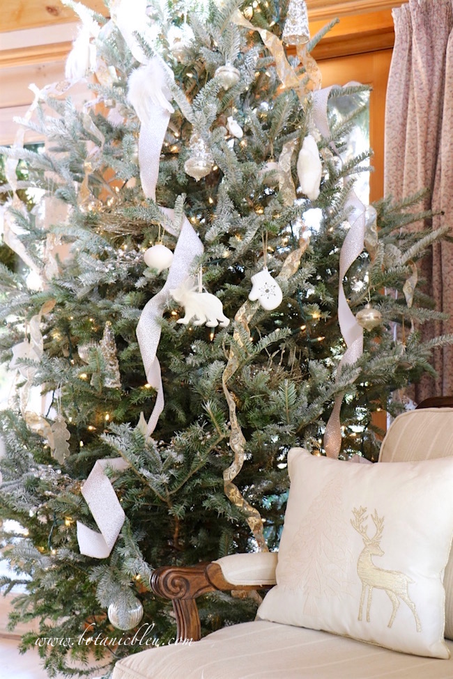 white-silver-sparkle-christmas-tree