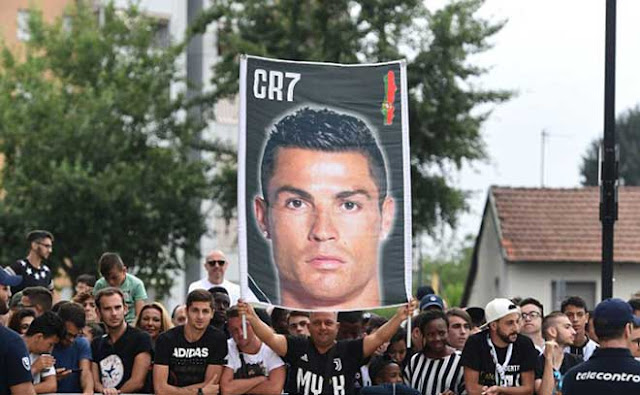 Ronaldo chốt ngày xuất trận Juventus, trả 500 tỷ đồng thoát tù 2 Ronaldo chốt ngày xuất trận Juventus, trả 500 tỷ đồng thoát tù 2